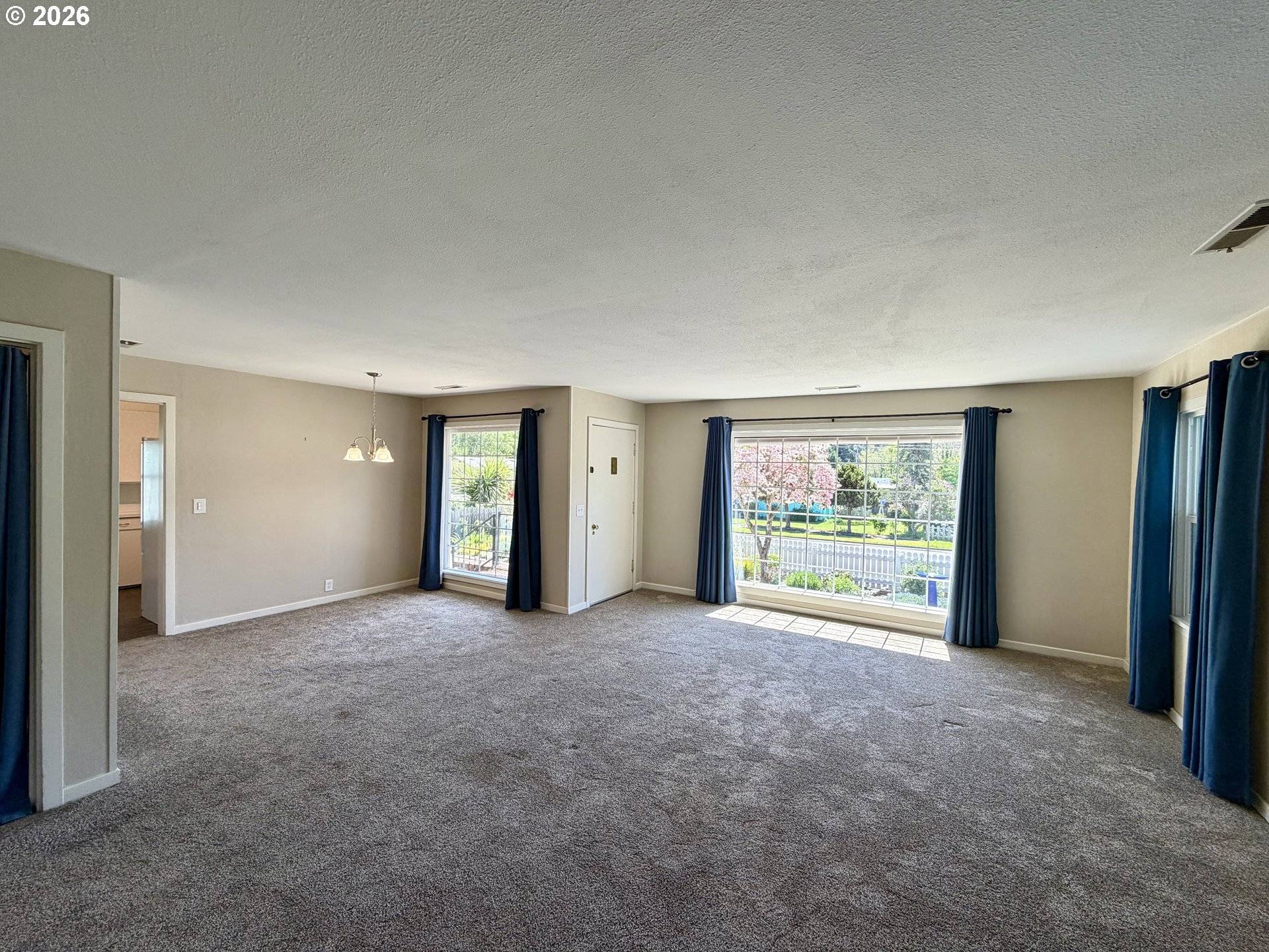 215 NE BROADWAY ST, Myrtle Creek, OR 97457