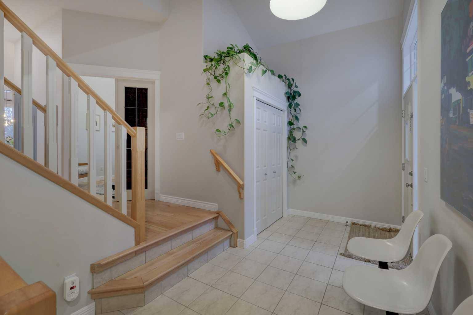 57 Discovery Ridge HL SW, Calgary, AB T3H 4Y5