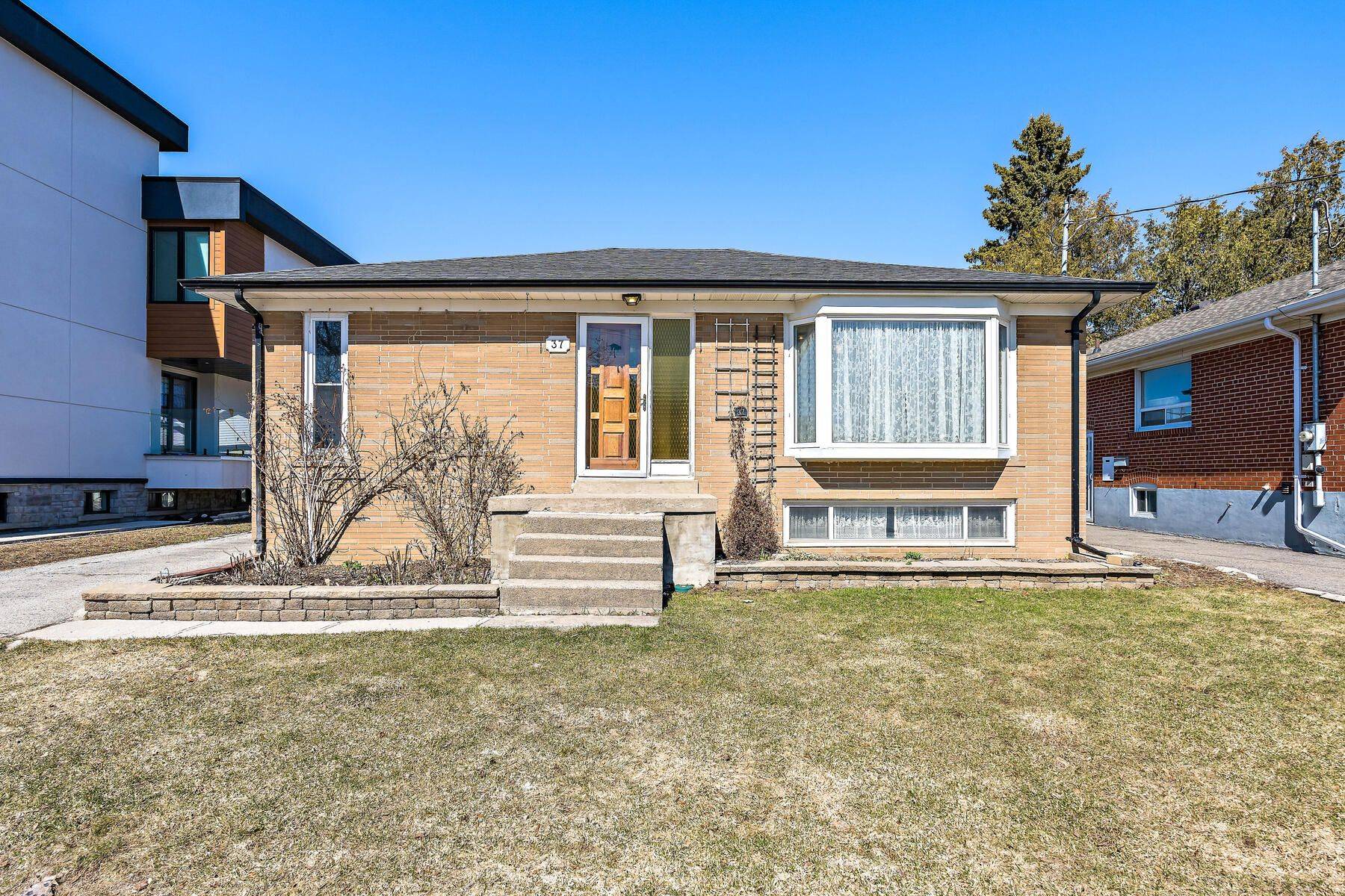 37 Prince Charles DR, Halton Hills, ON L7G 3T9