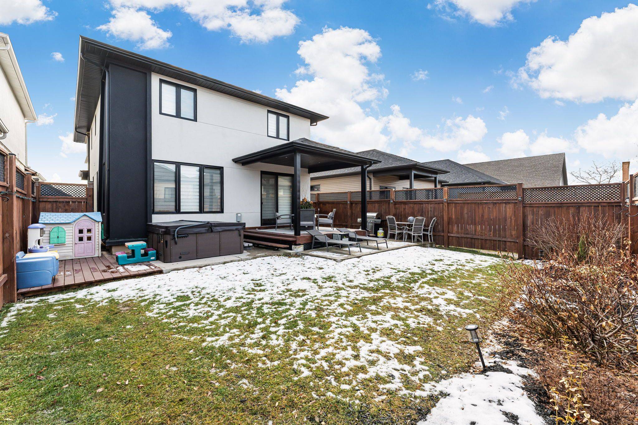 14 Willowbrook DR, Welland, ON L3C 0G1