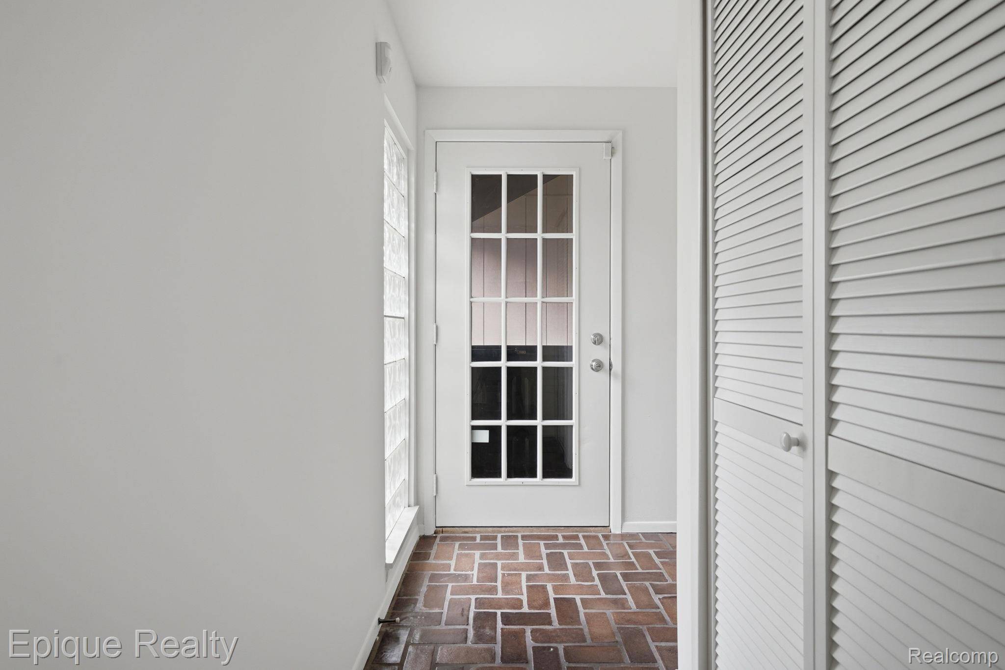 5205 Potomac RUN N, West Bloomfield Charter Township, MI 48322