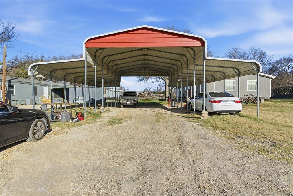 2013 Spring Valley Drive, Azle, TX 76020