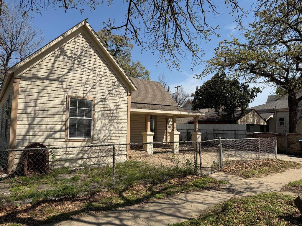 1402 N Commerce Street, Fort Worth, TX 76164