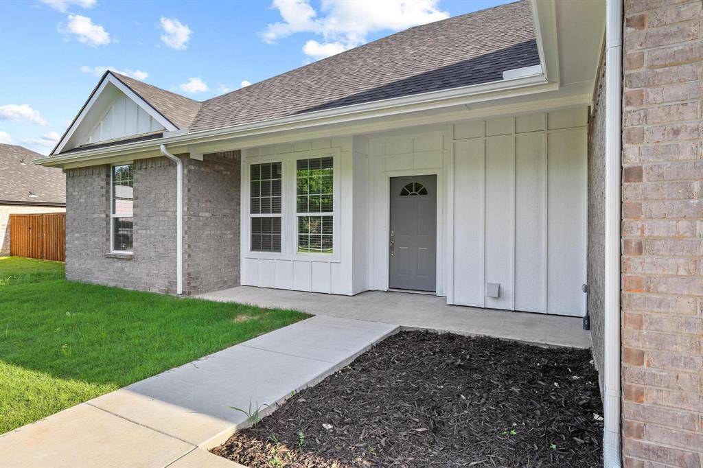903 W Cardinal Street, Ector, TX 75439