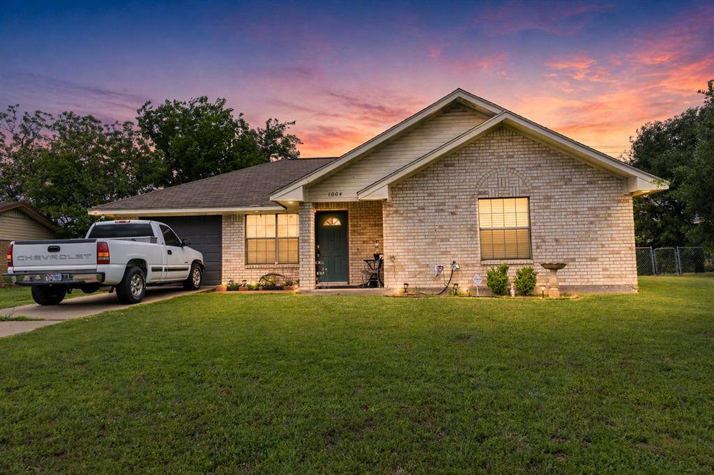1004 Clover Street, Bellmead, TX 76705