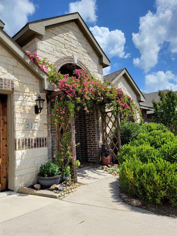 516 Lakeview Drive, Alvarado, TX 76009