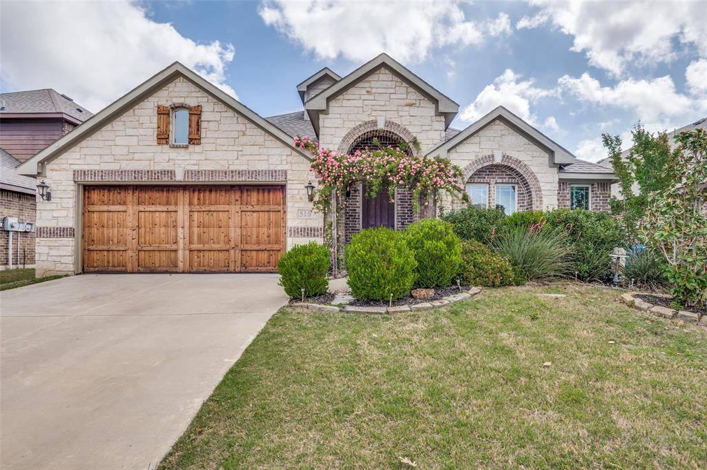 516 Lakeview Drive, Alvarado, TX 76009