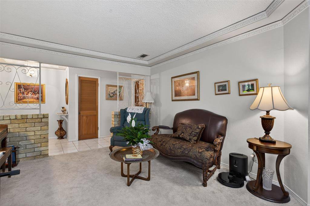 6010 Hunters View Lane, Dallas, TX 75232