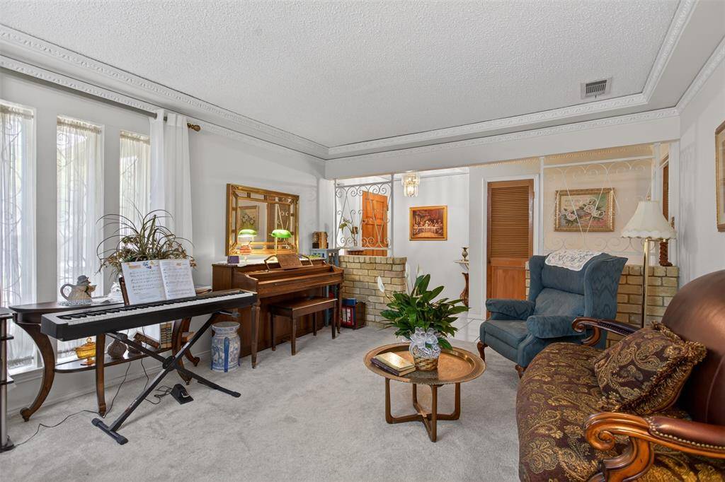 6010 Hunters View Lane, Dallas, TX 75232