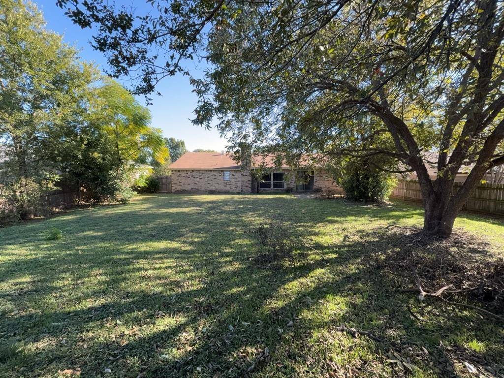 1613 Edge Hill Road, Benbrook, TX 76126