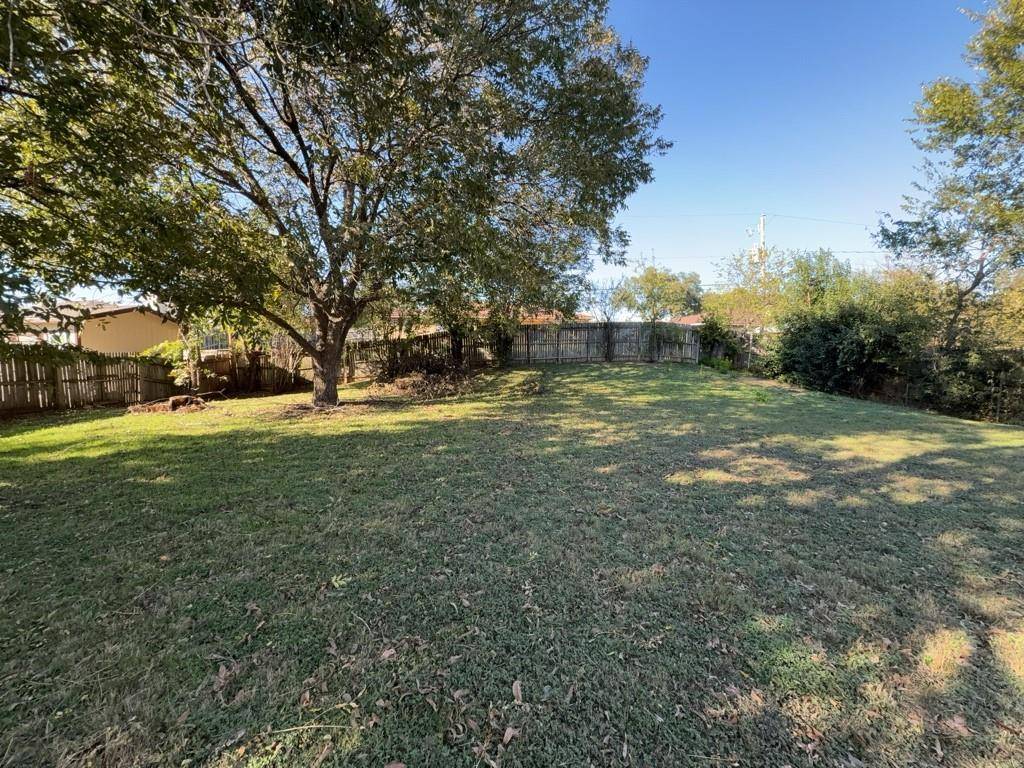 1613 Edge Hill Road, Benbrook, TX 76126