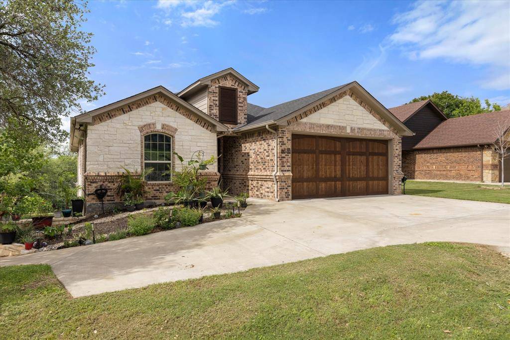 8828 Sundance Place Court, Granbury, TX 76049