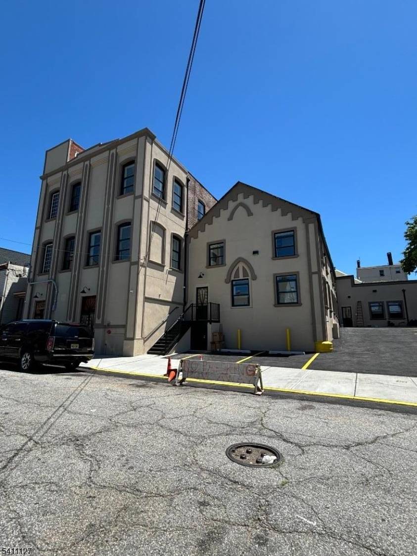 24 Elm St #202, Paterson City, NJ 07501