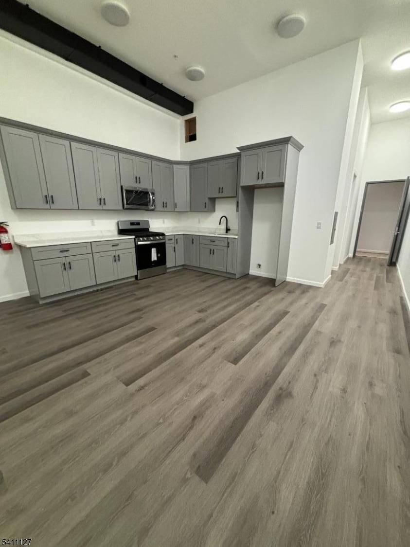 24 Elm St #202, Paterson City, NJ 07501