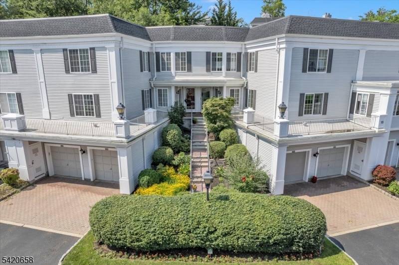 240 Riveredge Dr, Chatham Twp., NJ 07928