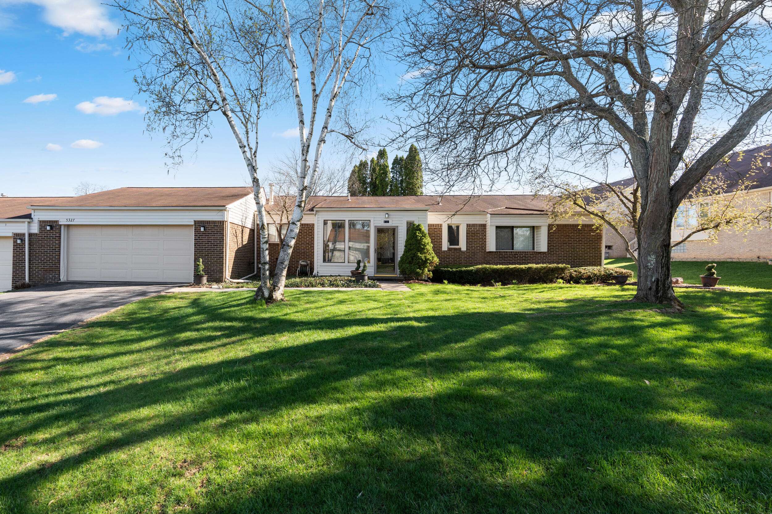 5327 Fairway CT, Westbloomfieldchartertownship_oakland, MI 48323