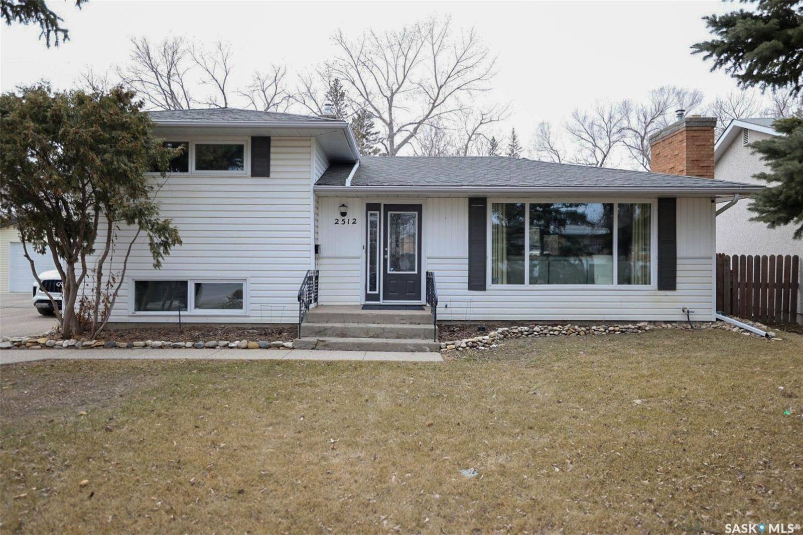 2512 Grant ROAD, Regina, SK S4S 5E6