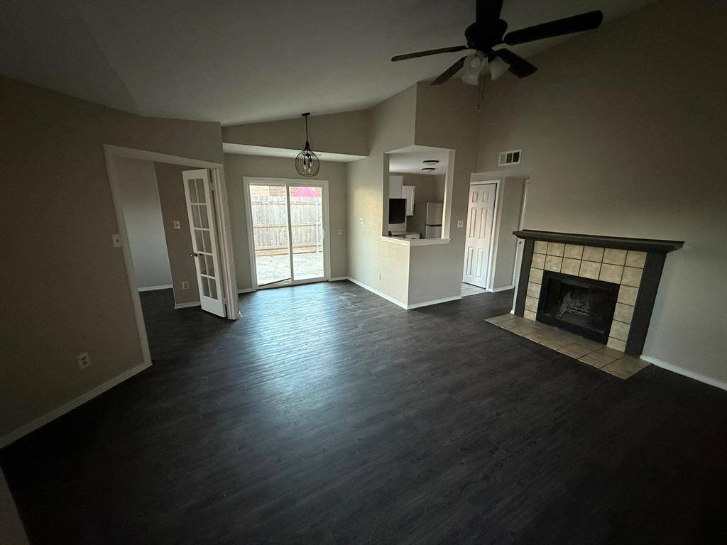 409-411 Dollins Street, Cedar Hill, TX 75104