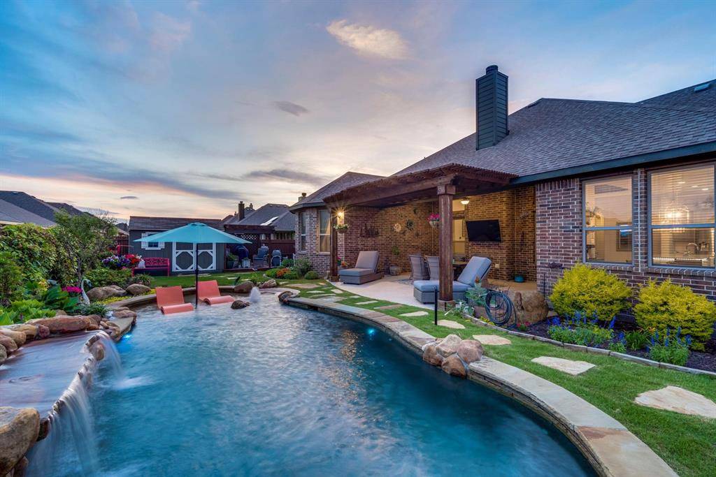 462 Wintergreen Drive, Waxahachie, TX 75165