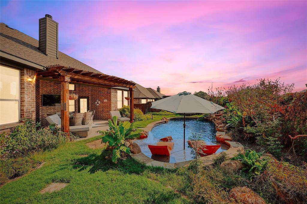 462 Wintergreen Drive, Waxahachie, TX 75165