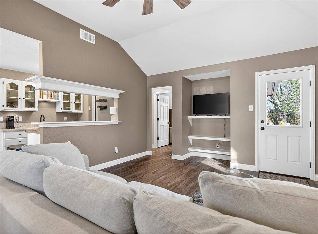 1006 Oakchase Court, Azle, TX 76020