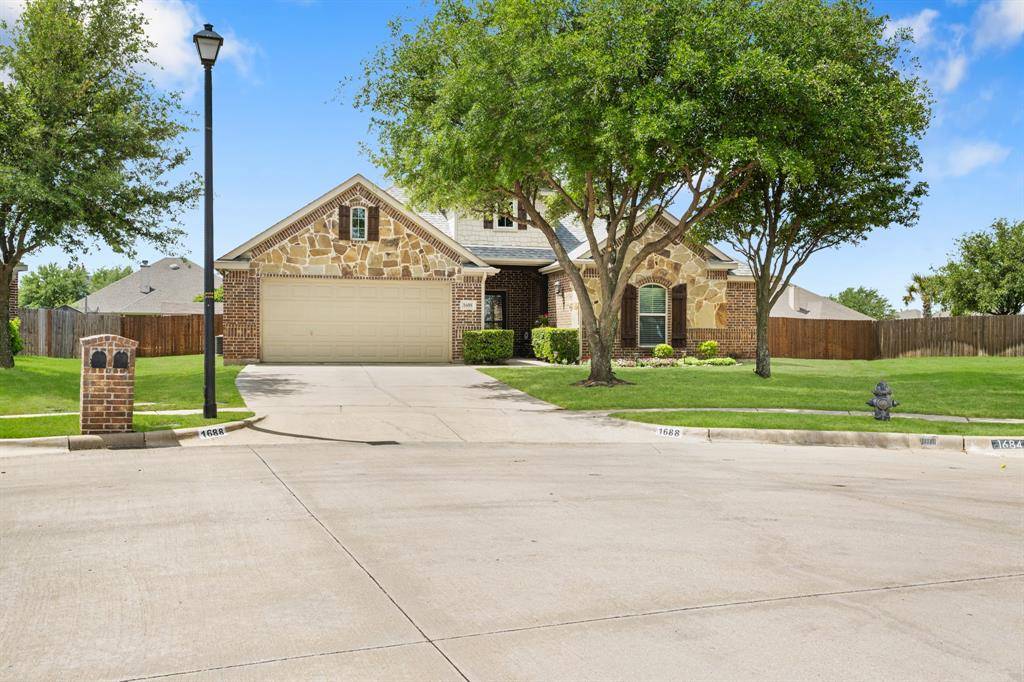 1688 Pecos Court, Burleson, TX 76028