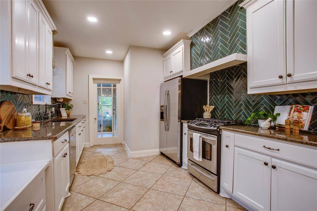 1126 N Windomere Avenue, Dallas, TX 75208