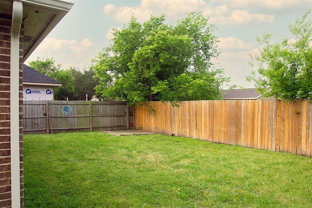 907 S Meriott Street, Ennis, TX 75119