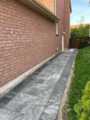 115 Bonny Meadows DR #Lower L, Aurora, ON L4G 6N1