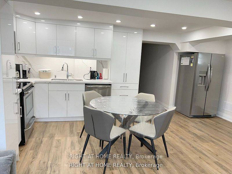 115 Bonny Meadows DR #Lower L, Aurora, ON L4G 6N1