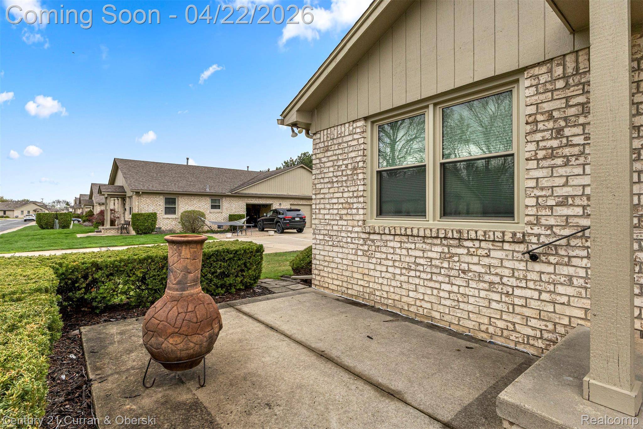 41812 King Edward CT, Clinton Charter Township, MI 48038