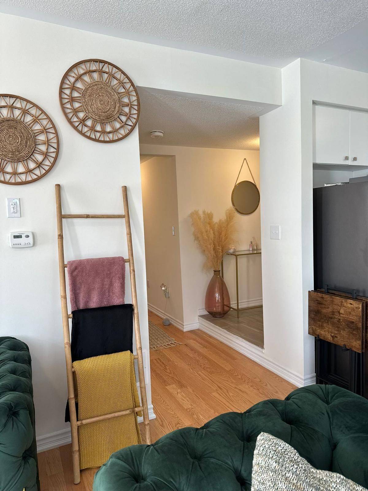 2540 William Jackson DR #201, Pickering, ON L4G 7C2