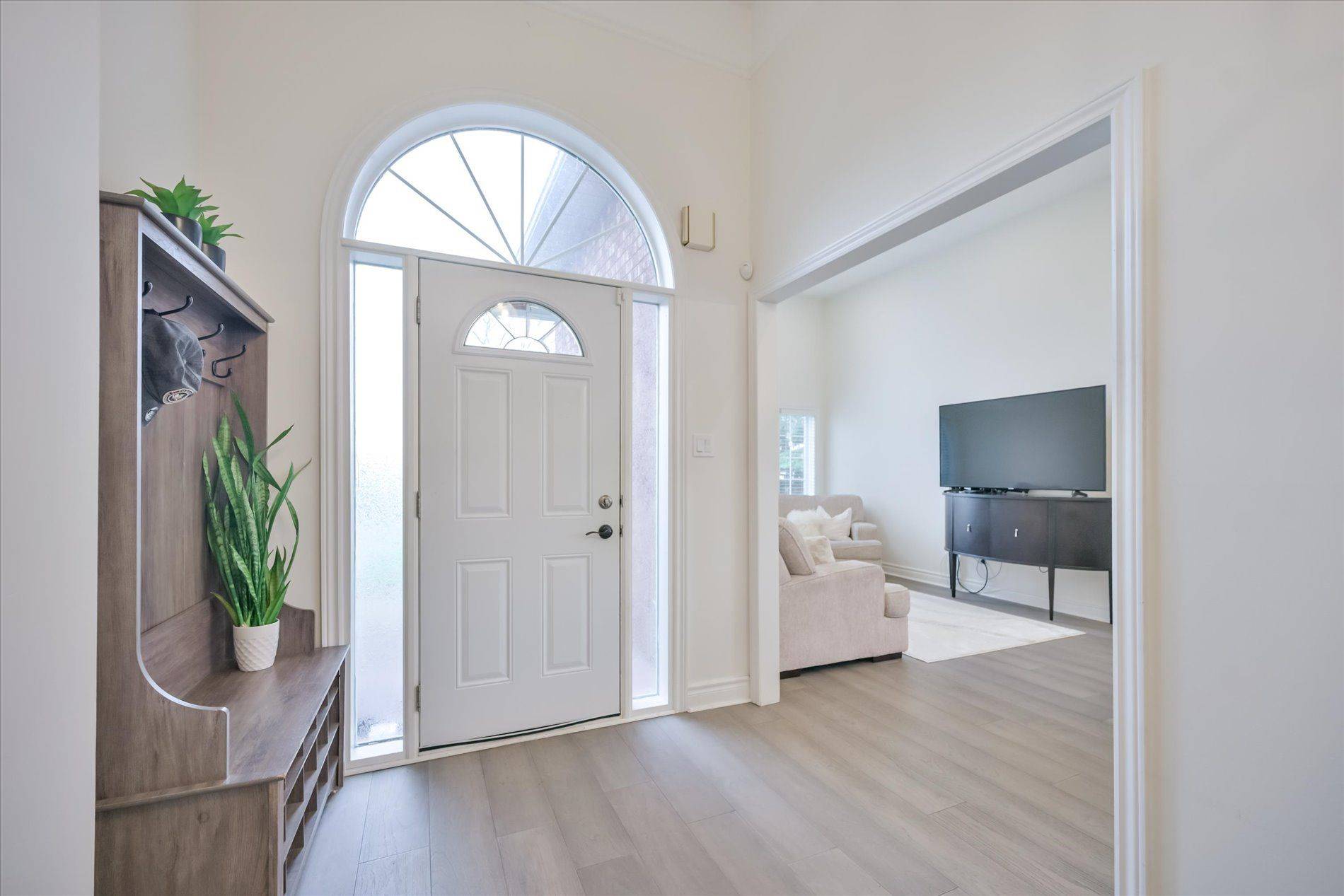 33 EMMETT PL, Whitby, ON L1R 2B4