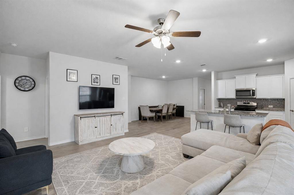 10104 Sunnyview Lane, Aubrey, TX 76227