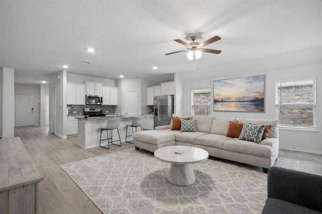 10104 Sunnyview Lane, Aubrey, TX 76227