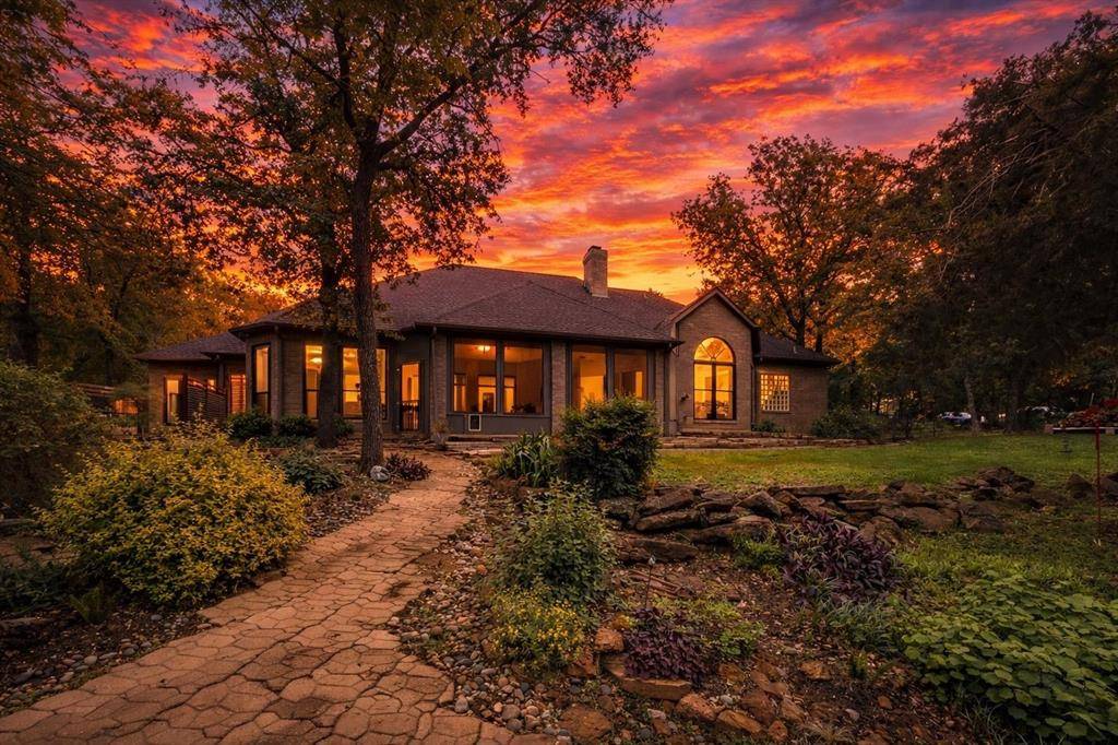 600 Diamond Point Drive, Oak Point, TX 75068