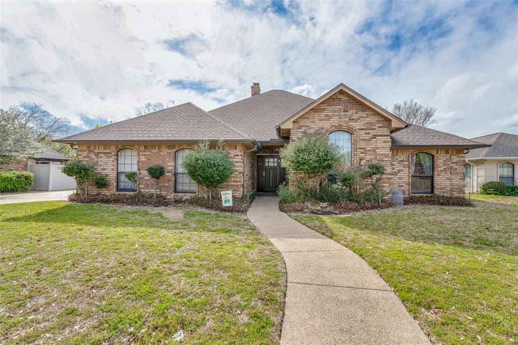 329 Sexton Lane, Benbrook, TX 76126