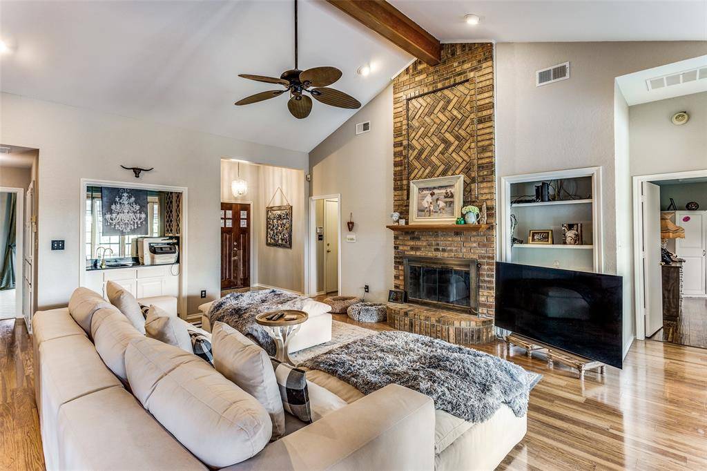 329 Sexton Lane, Benbrook, TX 76126