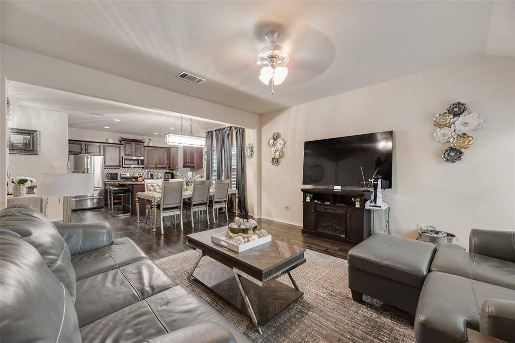 4004 Red Rock Drive, Heartland, TX 75126
