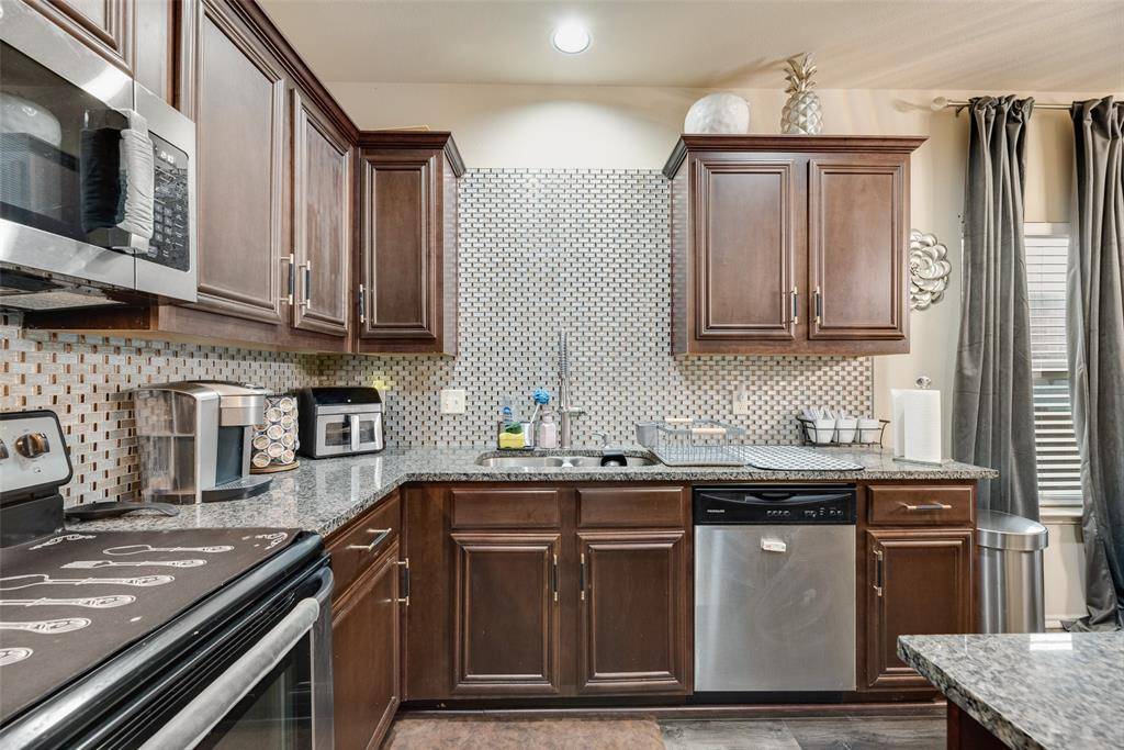 4004 Red Rock Drive, Heartland, TX 75126