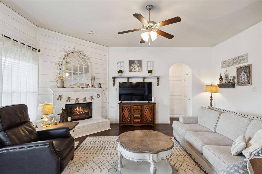 525 Braewick Drive, Fort Worth, TX 76131