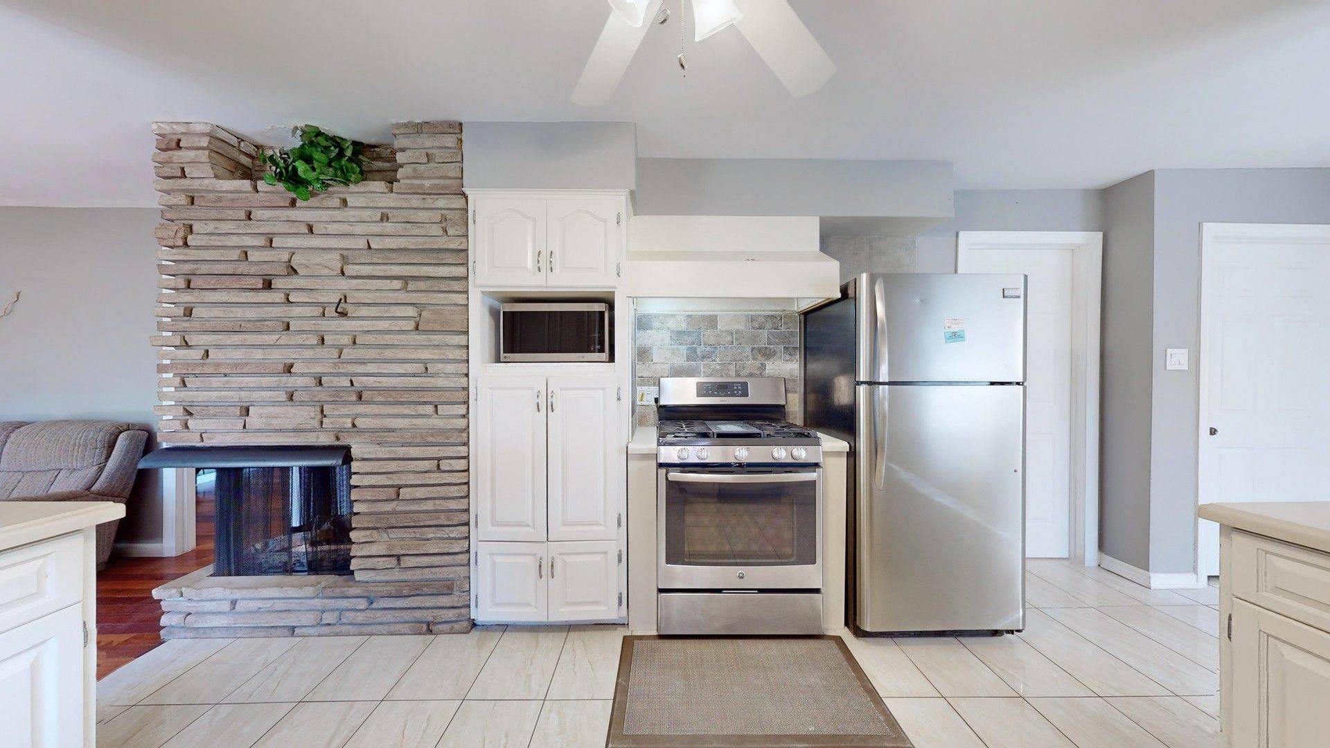 9359 Dickenson RD #ROOM 1, Hamilton, ON L0R 1W0