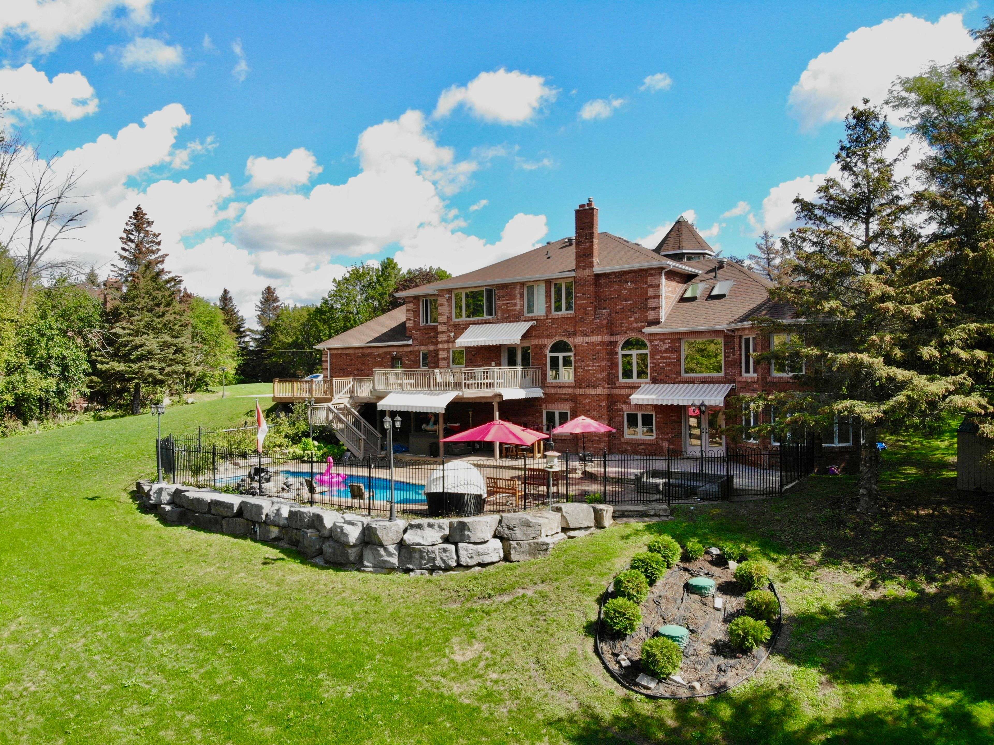 12 Jarvis AVE, Aurora, ON L4G 6W8
