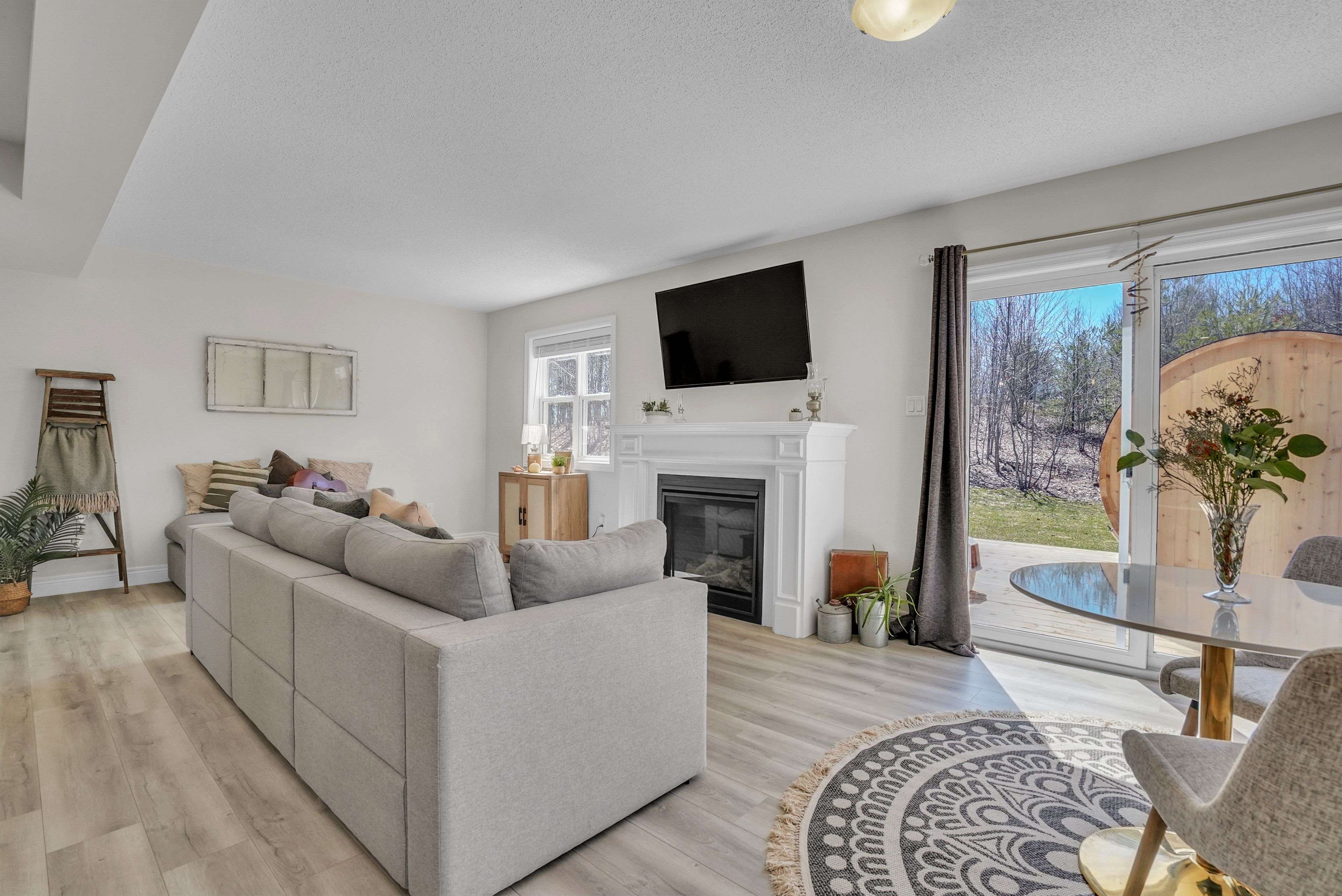 33 Whitehorn Park RD W, Bracebridge, ON P1L 1W9