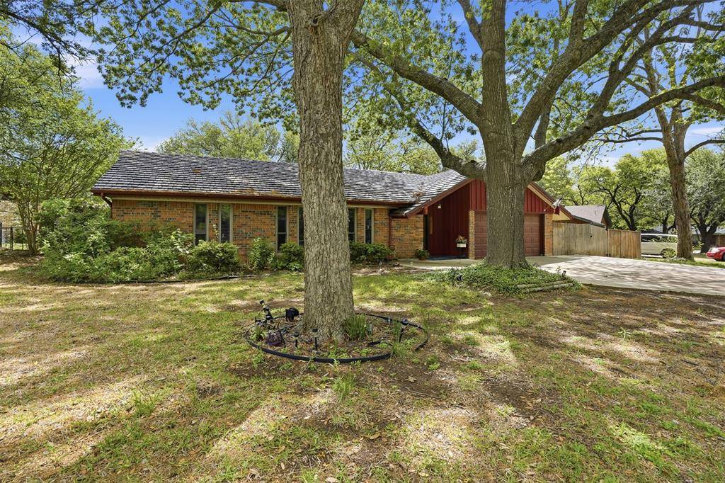 1233 Greenbriar Lane, Cleburne, TX 76033