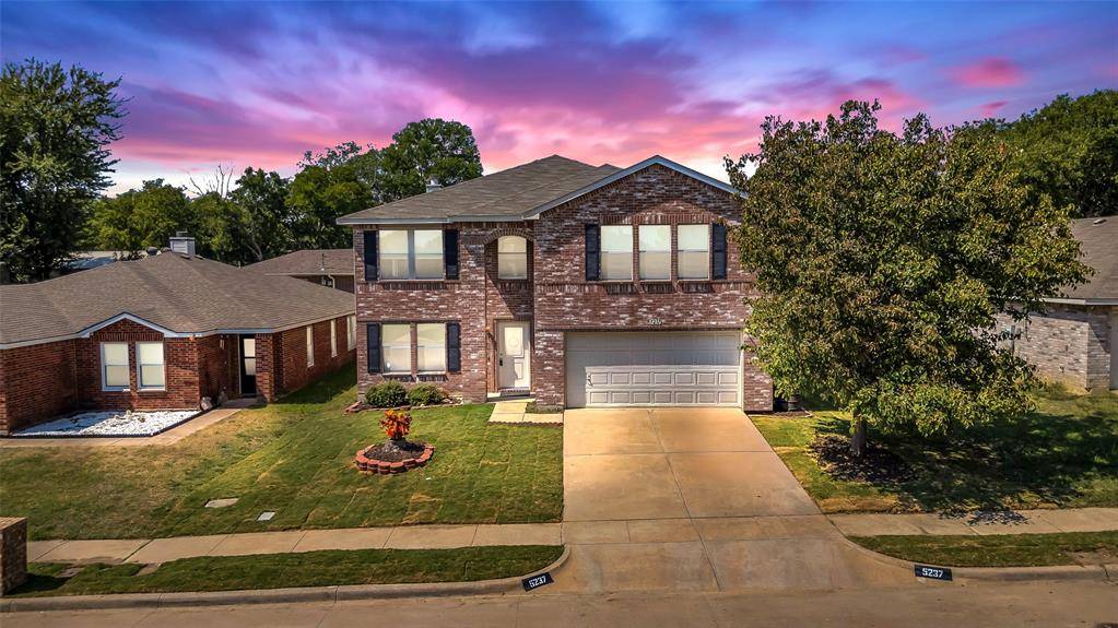 5237 Bedfordshire Drive, Fort Worth, TX 76135