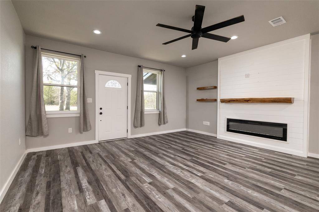 115 Valley Ridge Court, Bridgeport, TX 76426