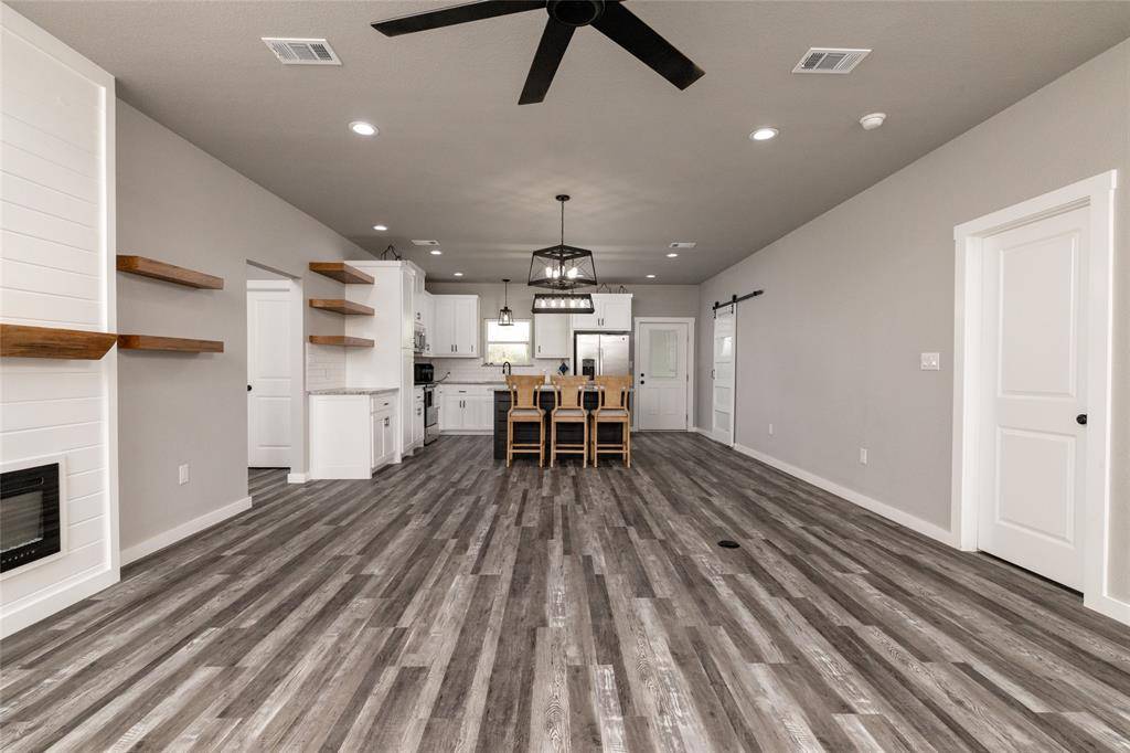 115 Valley Ridge Court, Bridgeport, TX 76426