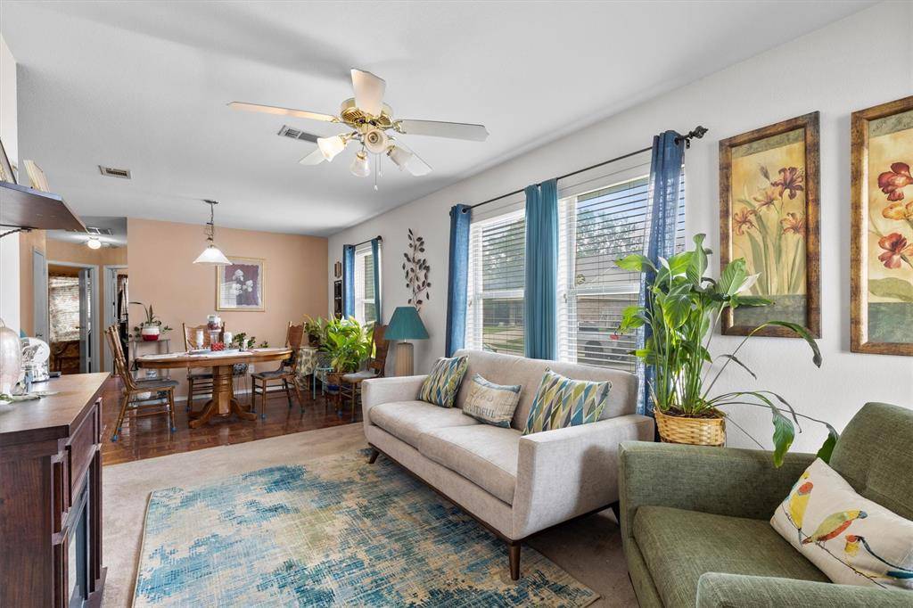 210 Cliff Heights Circle, Dallas, TX 75241