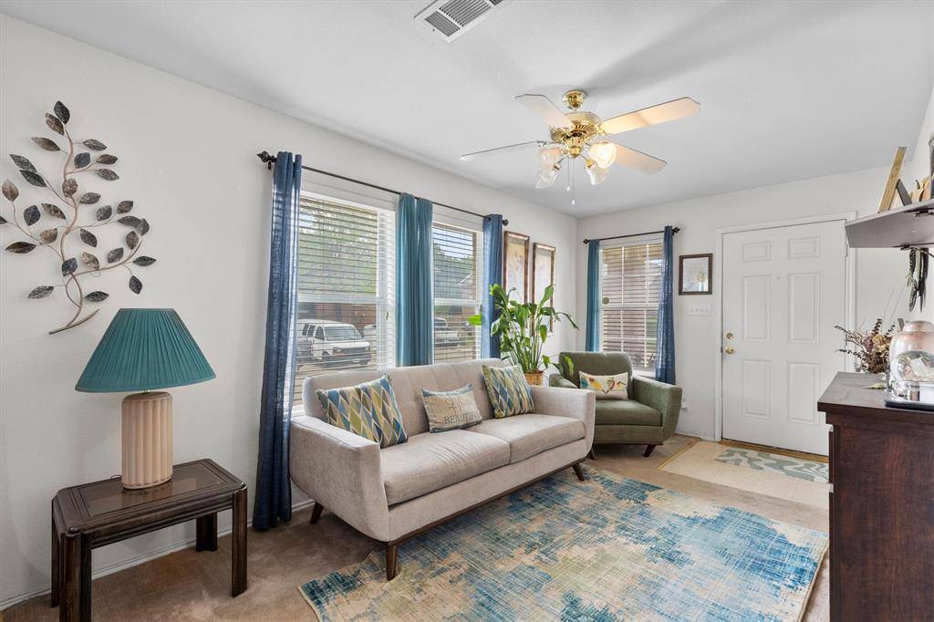 210 Cliff Heights Circle, Dallas, TX 75241